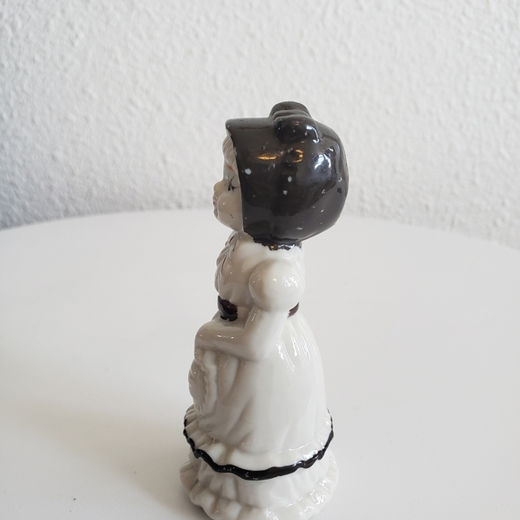 Vintage Porcelain Girl In Bonnet W/Parasol Detailed Figurine - Picture 6 of 13